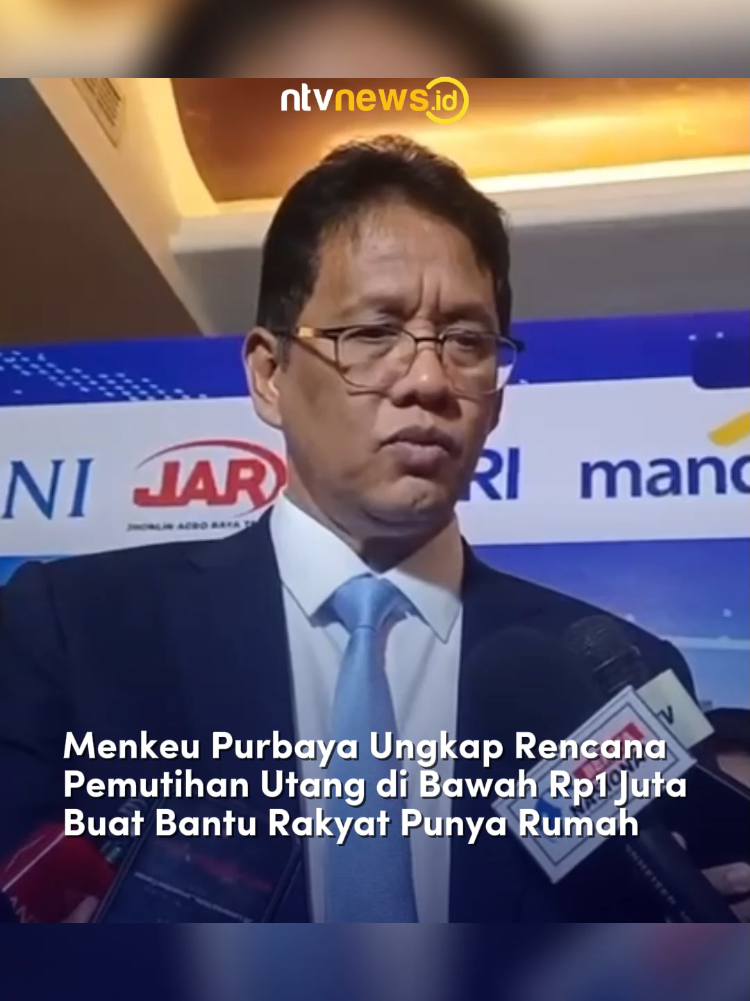 Menteri Keuangan, Purbaya Yudhi Sadewa, menyatakan bahwa ia akan menemui pihak Otoritas Jasa Keuangan (OJK) pada 23 Oktober 2025 mendatang guna membahas rencana pemutihan kredit macet milik masyarakat dengan nilai di bawah Rp1 juta. Pertemuan tersebut bertujuan untuk menggali kondisi yang sebenarnya, meskipun keputusan akhir akan sangat bergantung pada data yang diperoleh dari Tapera terkait jumlah debitur dengan kredit macet di bawah nominal tersebut. (as) #menkeupurbaya #ojk #pemutihankreditmacet #tapera #newsekonomi #ntvnewsid
