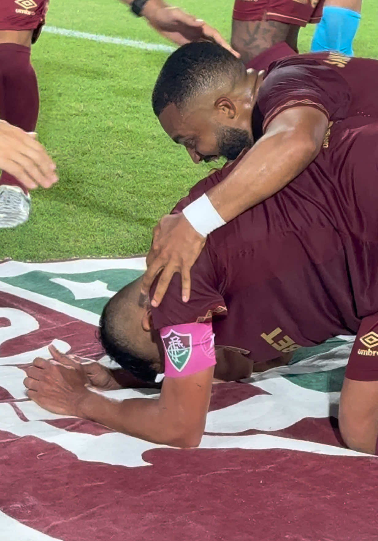 FLUMINENSE FOOTBALL CLUB É ATÉ O FIMMMMM! FOI COMO TINHA QUE SER, CAPITÃO! EU TE AMO, THIAGO SILVA! ❤️💚 #ThiagoSilva #Fluminense #TikTokEsportes 