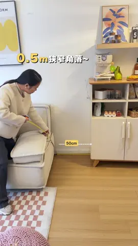 �� 閨蜜來我家，居然問是不是換了新房子！   其實秘密就在這張新的「岩板折疊餐桌」呀！ 小戶型終於不用再將就了，我家廚房餐廳一體，瞬間多出10平米的感覺！   ✦ 它是我家顏值擔當：溫柔的奶油風，完美融入我的北歐原木風小屋。 ✦ 它是我家空間魔法師：一鍵折疊、輕鬆移動，朋友聚餐時打開，日常靠牆收攏，走路都不會磕磕碰碰了。 ✦ 它超級能幹：耐刮耐高溫的岩板桌面，咖啡漬、油筆印一擦就淨。加厚實木框架，推起來穩穩當當。   ✨ 更多貼心亮點： ✅ 免安裝設計，開箱即用 ✅ 可選配餐邊櫃，收納力爆棚 ✅ 邊緣圓角設計，防止磕碰   再也不擔心家裡來客人，朋友來了都愛坐在這，吃飯、聊天、工作，它成了我家最暖心的角落❤️   #小戶型福音 #岩板折疊餐桌 #可移動餐桌 #奶油風家居 #高CP值傢具     🌟 ↓點擊帶走空間自由↓   👉：https://shopee.tw/gwenya8 （留言“+1”秒回下單信息 關注IG @yookiwarehouse_tw獲取更多可愛好物🎀）   視頻源網絡，版權歸原作者，聯繫即刪