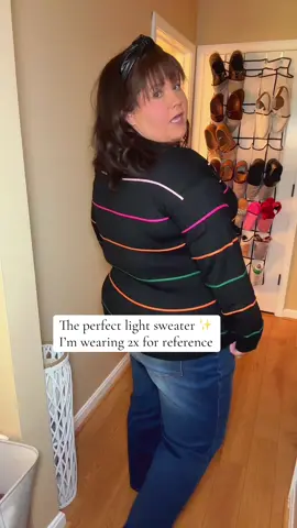 In love with this light sweater 🤌 such good quality & also stretchy. #fallfashion #plussize #curvyfashion 