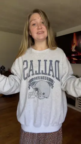 #football#vintagefootball#footballsweatshirt#TikTokShopFallDealsForYou#christmasgiftideas @PartyOnShop 