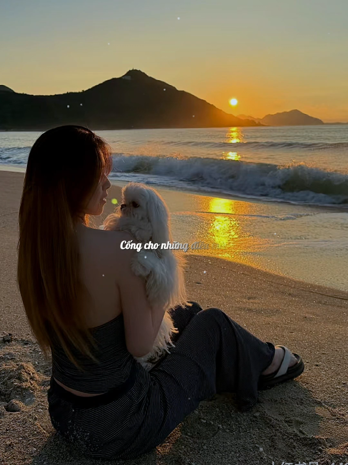 Ngày mà bạn chấp nhận buông bỏ một điều gì đó, cũng là ngày bạn cho mình một lối thoát.  Trước đây từng nói với nhau rằng Không quên được thì đừng quên không muốn buông thì đừng buông  nhưng thời gian sẽ làm phai mờ đi tất cả. Hôm nay đủ xa sẽ cũ, mai này đủ lạ sẽ quên... #stt_buồn_tâm_trạng#nhactamtrang 