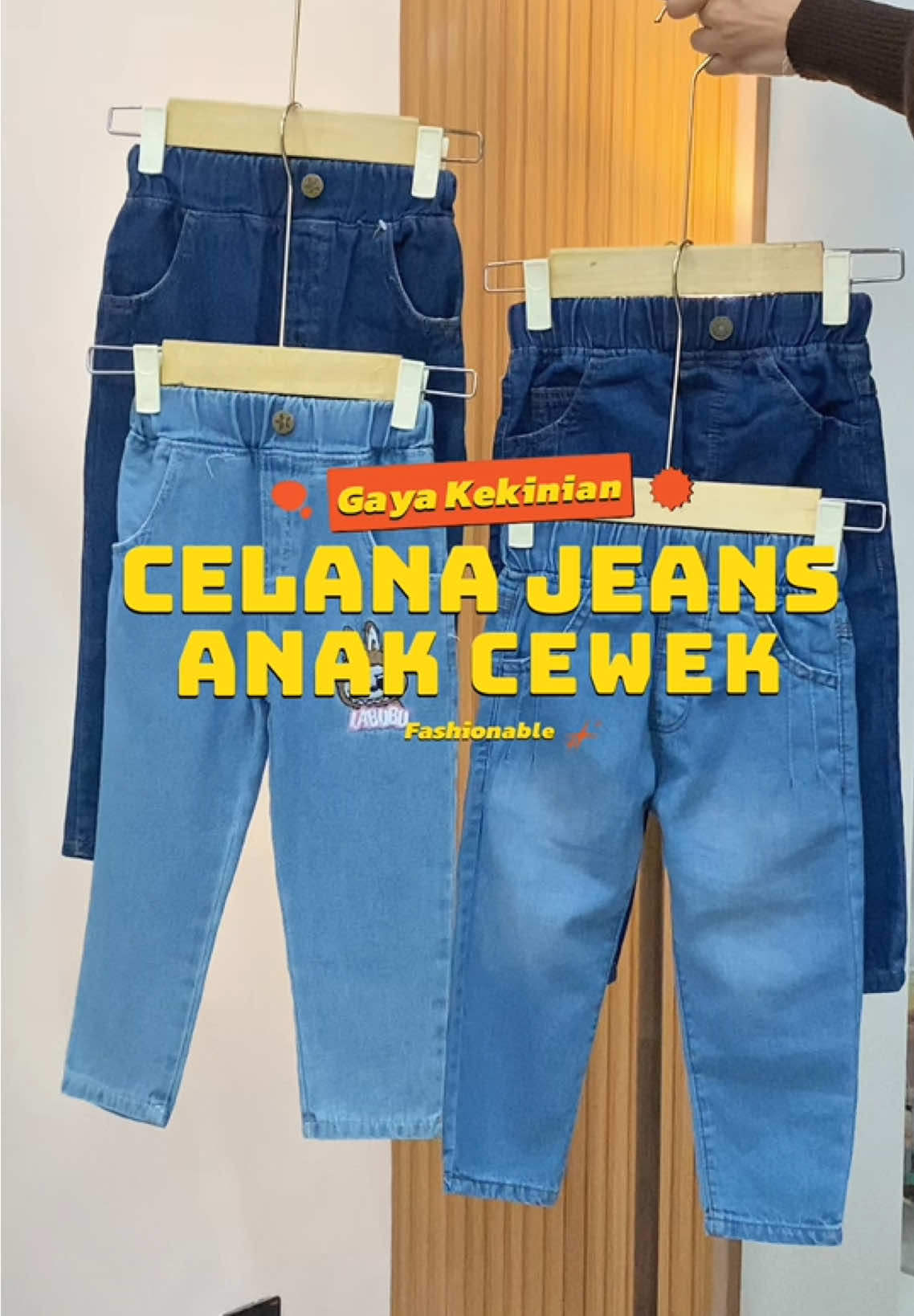 Tampil kece sejak dini. Celana jeans anak cewek dengan gaya kekinian dan bahan super nyaman siap jadi favorit sikecil. Order sekarang dan bikin sikecil makin stylish😍👖 #celanaanak #celanajeansanak #jenasanak #celanaanakperempuan #jeansanakperempuan 