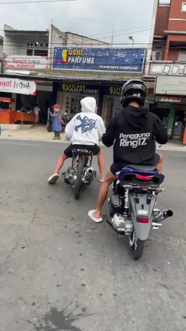 Tadi nya mau nginjek nya ke badan nya tapi kasian jadi ke rangka nya aja deh ya🤣😬🗿#fypdongggggggg #fypage #fyppppppppppppppppppppppp #tahilandstyle🇹🇭 #fyp 