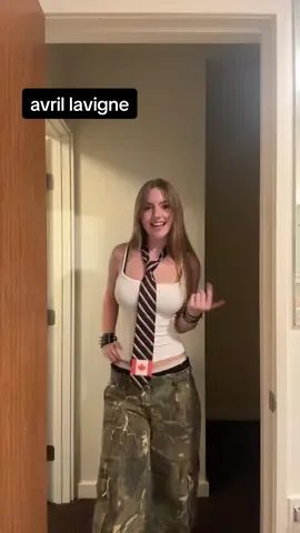 FIRST HALLOWEEN COSTUME let the games begin 😈 #avrillavigne #halloween #costume 