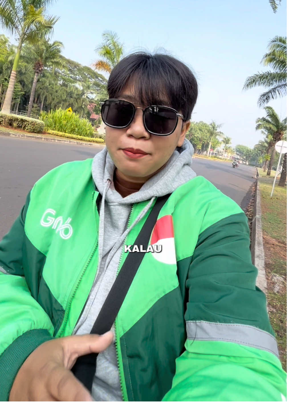 Membalas @Mahendra kurang lebih kaya gini ya penjelasannya kalo misal dirasa kantor wilayah sana udah tutup bisa cari di marketplace online banyak yg mirip-mirip ko jaketnya kaya yg ori. #ojol #ojoltiktok #driverojol #drivergrab #ojolstory 