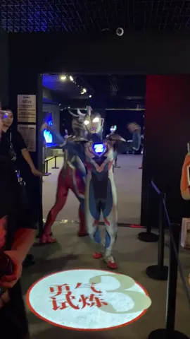 Bad Zero kicked out his cousin, his apprentice, and Blazar. And they standing face each other, luckily Blazar save the day. 📍 Ultraman 60TH Anniversary Exhibition: Journey of The Light, Shanghai (October, 4th) #ultramanzero #ultramanz #ultramantaiga #ultramanblazar #奥特曼60周年  Author: 值得透一透
