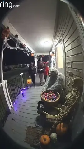 #halloween #viral #scareprank #spirithalloween2025 #spirithalloween 