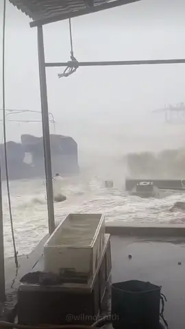 Super Typhoon slam into the U.S coastal city. #typhoon #severeweather #disaster #fyp #usaus 