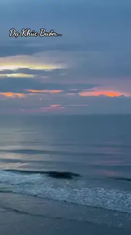 Người khiến em cười em không yêu. Kẻ làm em khóc, em lại nhớ ... #chiconkiniem 