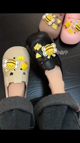 Dép sục nữ phối sticker ong vàng dễ thương#depsuc #sucnu #sucxinh #sucnuthoitrang #sucnuxinh 