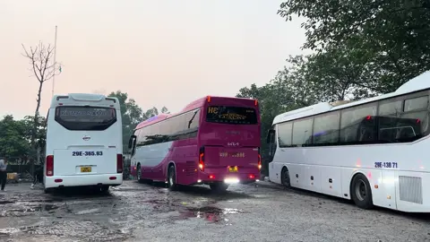 Tắm rửa sạch sẽ rồi vào sân đón khách thôi!!! | Kia Granbird màu hường nam tính của đội Hoàng Châu do chú @Hiep Vu lái ạ 😄😄😄 @Phạm Sinh Hùng @trnhi293 @Dân Hoa Quả @Quang Tuyến @Mạnh Hoàng @Khánh @Quang Bus 😜 @Engtunws @Hoàng Huy 📸 