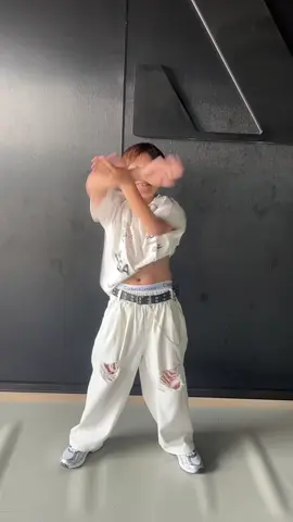 เต้นตามพ.ส.จีน#อ#อั่งเปาที่ชอบเต้นและเล่นกีตาร์ได้นิดหน่อย#น้องชายจอวอ