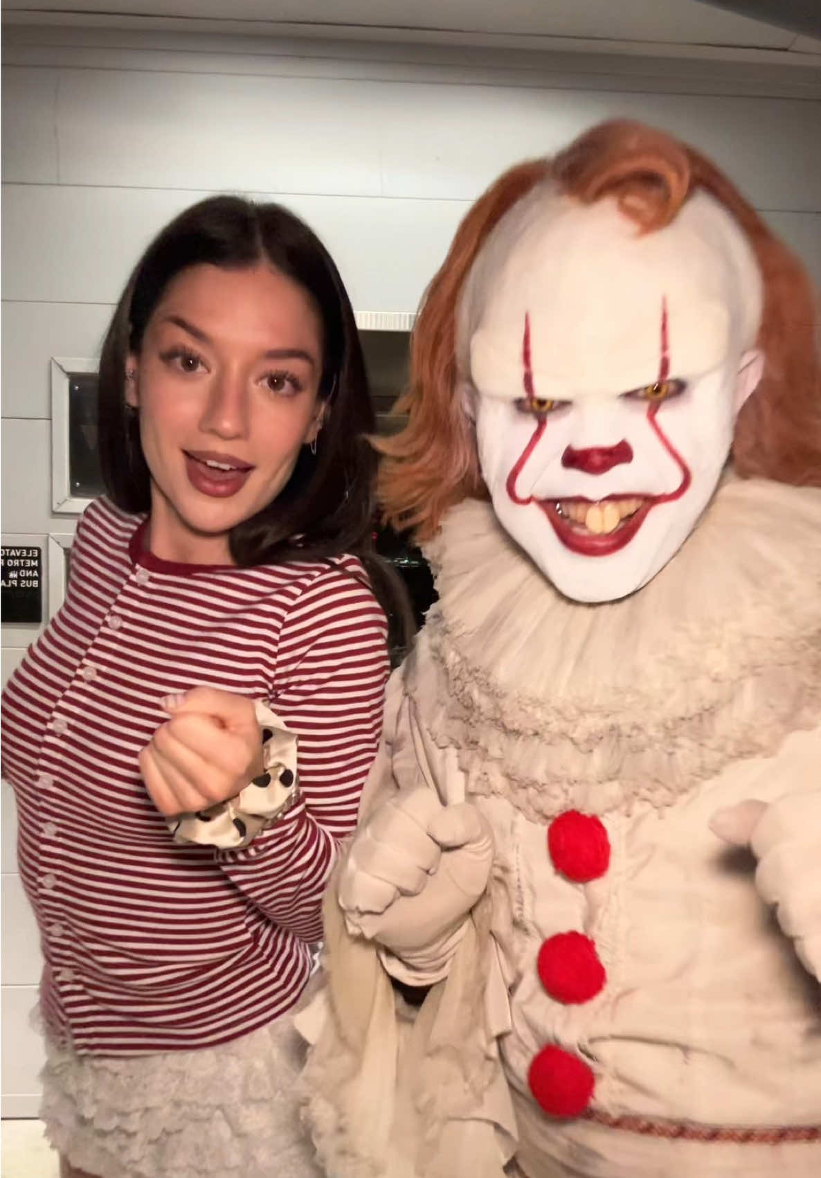 Hey Twin 🤡🎈@chrissipatakas  #halloween #tiktokhalloween #pennywise 