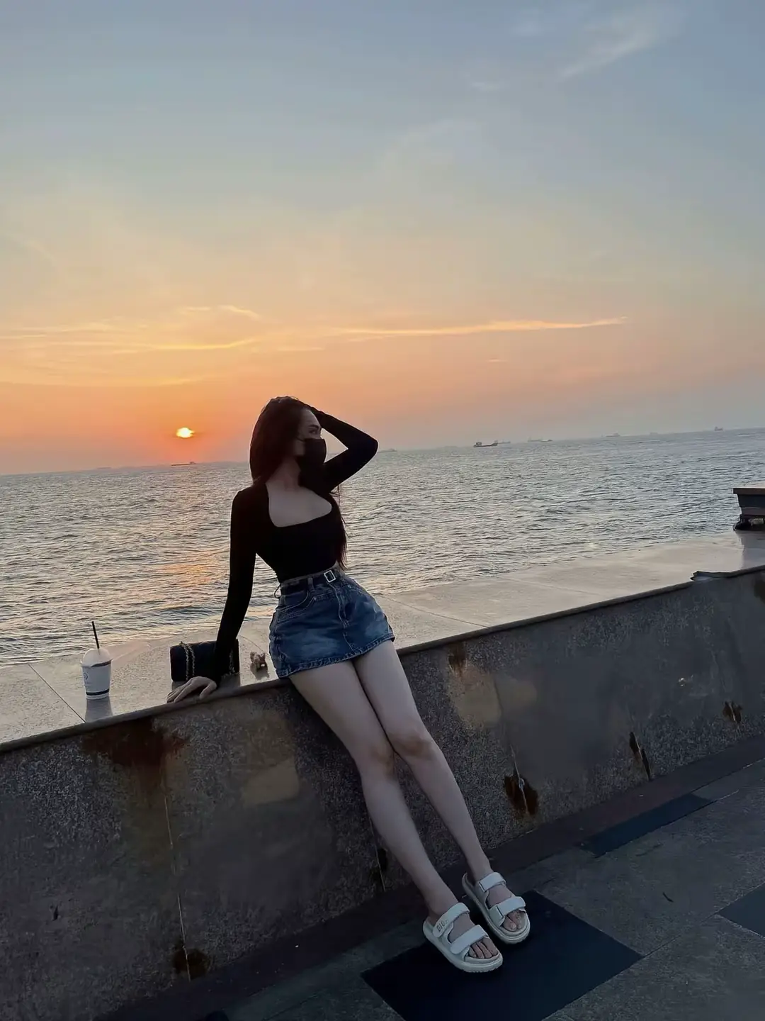 Mình chưa bao giờ mở miệng nói bản thân mình tốt. Nhưng trong lương tâm mình chưa bao giờ đối xử tệ với bất kỳ ai. Nghĩ cho người khác là bản năng, còn nhận lại được hay không đó là tuỳ tâm nhưng cuộc đời này đối xử với mình tệ qáa.. ;)))