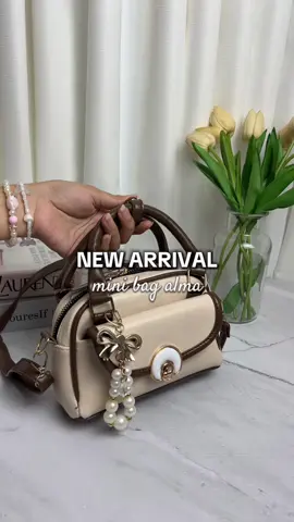 Baru lagi niii😍 gas join live lagi ada promo gede’an🤩❤️‍🔥#taskekinian #tasmini #lokalbrand #liveambyar #lunaaura 