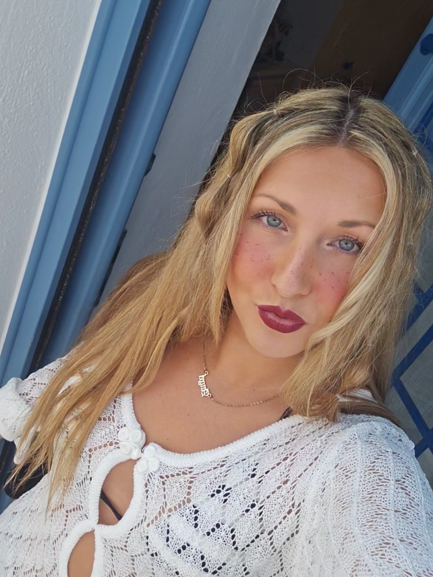 just a taste 🇬🇷🌊 #greece #fyp #OOTD #blonde #girl 