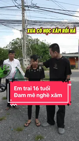 Mới 16 tuổi mà xăm quá trời.., hy vọng em trai này sẽ ngoan và có cái nghề từ đam mê của mình.. ✊❤️ #thanhtattoola #thanhtattoolongan #leduongthanh #duongkimden #62longan 