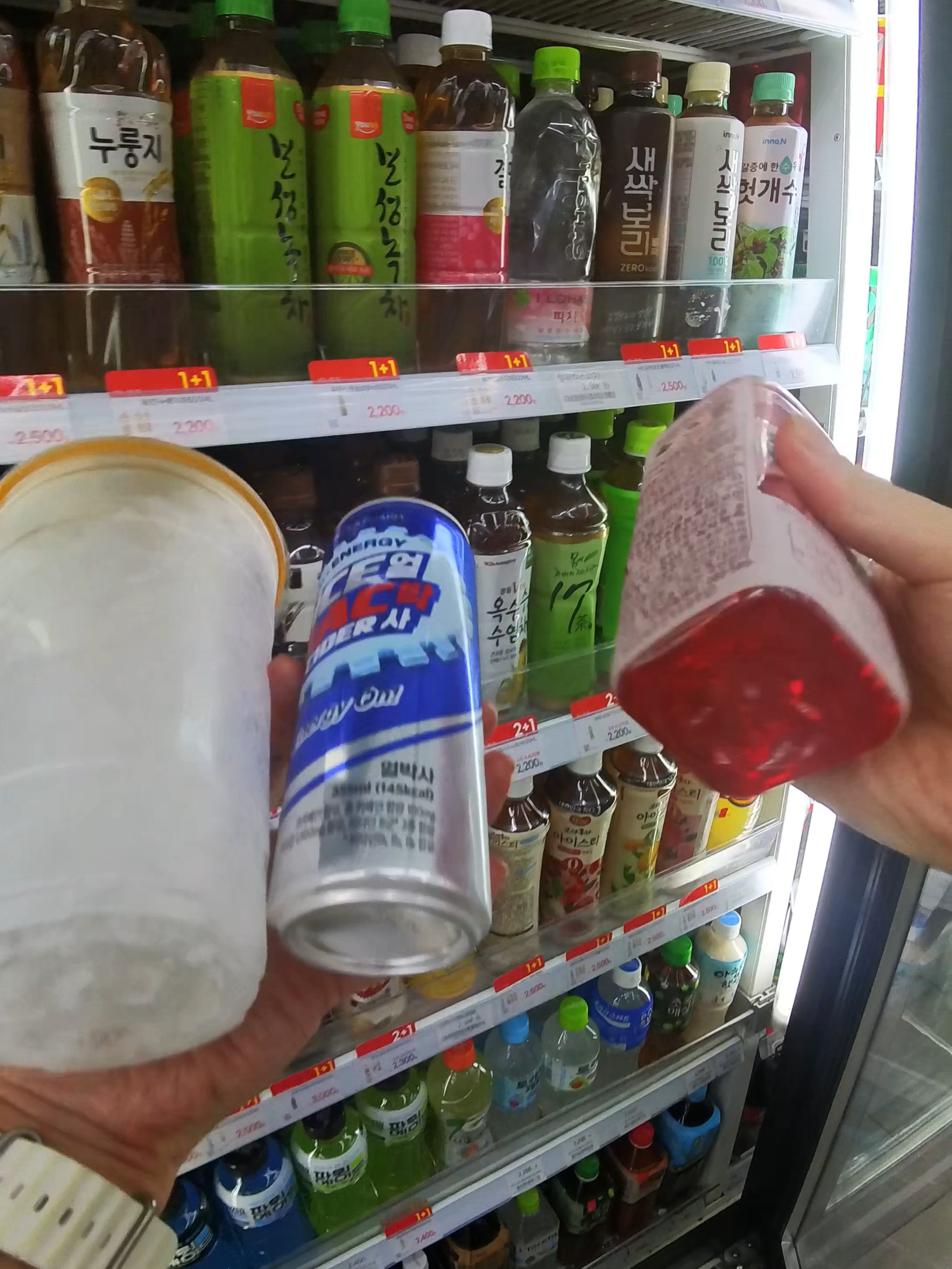Ice Bac Cider & Omija Tea #icecup #koreanconveniencestore #southkorea #asmr