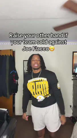 If only the corners put their hands up whenever the ball was being thrown to Ja’Marr Chase😂😂 #steelers #cincinnatibengals #joeflacco #thursdaynightfootball #pghjay 