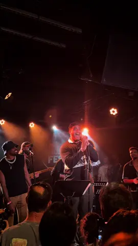 Jordan Mailata performing Valerie at Philly music fest on 10/16. SOO GOOOOD!! #philly #eagles 