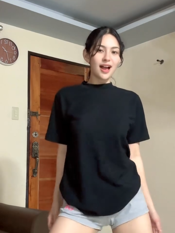 Giling giling pababa ng pababa ng pababa hot dance hot sexy dance viral TikTok dance #dance #fry #tiktok #fryp #frypgシ 
