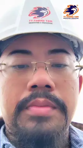 Giữa Bão Đời Giông tố đến — ta không lùi một bước, Đá ngã bao lần, tay vẫn dựng thành. Đường gập ghềnh, chân trần chai sạn, Càng đau thương, càng sáng tỏ niềm tin. Có những đêm lòng người như tắt lửa, Ta lặng im — giữ lại chút tàn than. Từ tro bụi, ngọn đèn lại rực cháy, Thắp sáng mình, rồi soi rọi thế gian. Không có đỉnh nào dành cho kẻ sợ, Không có vinh quang cho kẻ muốn dừng. Chỉ ai dám bước qua đêm tối nhất, Mới thấy bình minh đẹp đến vô chừng. HCM, Chúc tất cả mọi người buổi tối vui vẻ - ấm áp - hạnh phúc.#TikTokAwardsVN #constructionlife #construction #trend #viral 