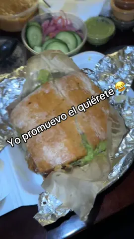 En mis mini vacaciones todo se vale #familytime #familythings #familymeal #vacaciones #disney2025 