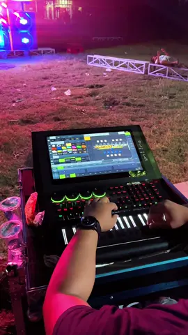 Beam baru makin Menyala Nih Best🤩 Bersama UM PRO AUDIO MUSIC🔥 #lighting #soundhoreg #hajatanhoreg #beam #fypage 