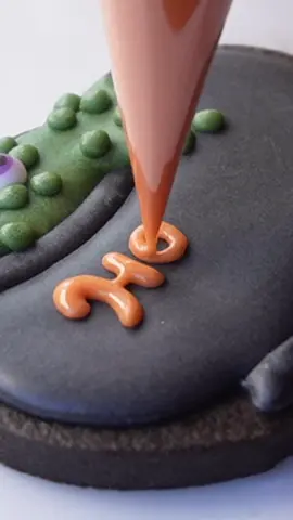 何番目が好き？🎃🍭🦇 ハロウィンデコレーションアイデア3つ！ ハートの型で作ったかぼちゃの形のクッキーに描いたよ✍️ 形の作り方はYouTubeで動画にしてるからチェックしてね🎃 #お菓子作り #アイシングクッキー #icingcookie #cookiedecorating #cookie #halloween 