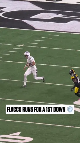 he still moves ➡️ #nfl #joeflacco #cincinnatibengals 