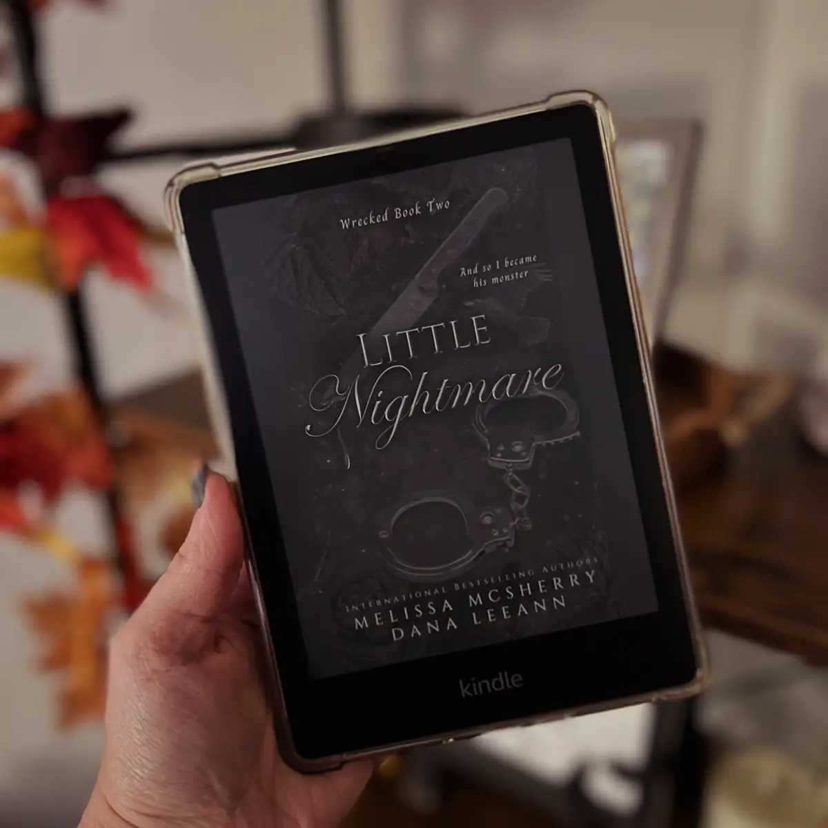 After reading Carving For Cara I had to dive into Little Nightmare. It picked up right where it left off in the previous book. It had a lot of WTF moments in it but it kept my attention and I was wanting to know more. It was dark and twisty. Rhett and Cara were made for each other! The creamed corn had me dying though 🌽🤣  Rating: 5/5 ⭐️ Spicy: 5🌶️ #bookreview #bookrating #BookTok #darkromance #bookrec 