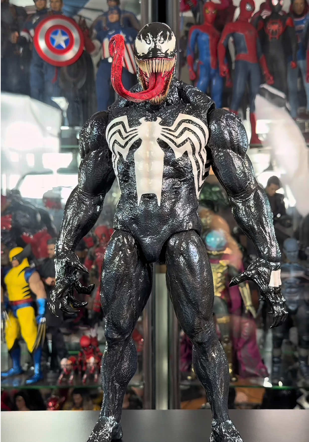 Hot Toys Venom Comic version ASMR Checking up #asmr #satisfying #venom #spiderman #actionfigures 