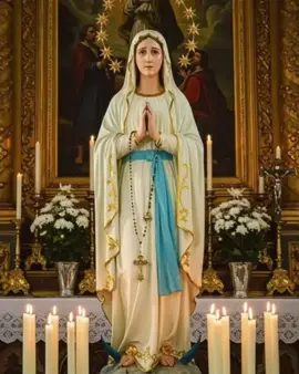 The Powerful Meaning of the First Three Hail Marys in the Rosary