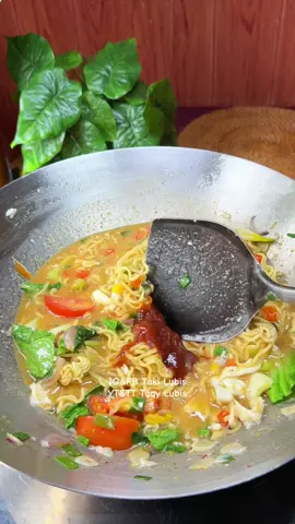Indomieee nyemek  #indomie #mienyemek #fyp #masakansimple #masakanrumahan 