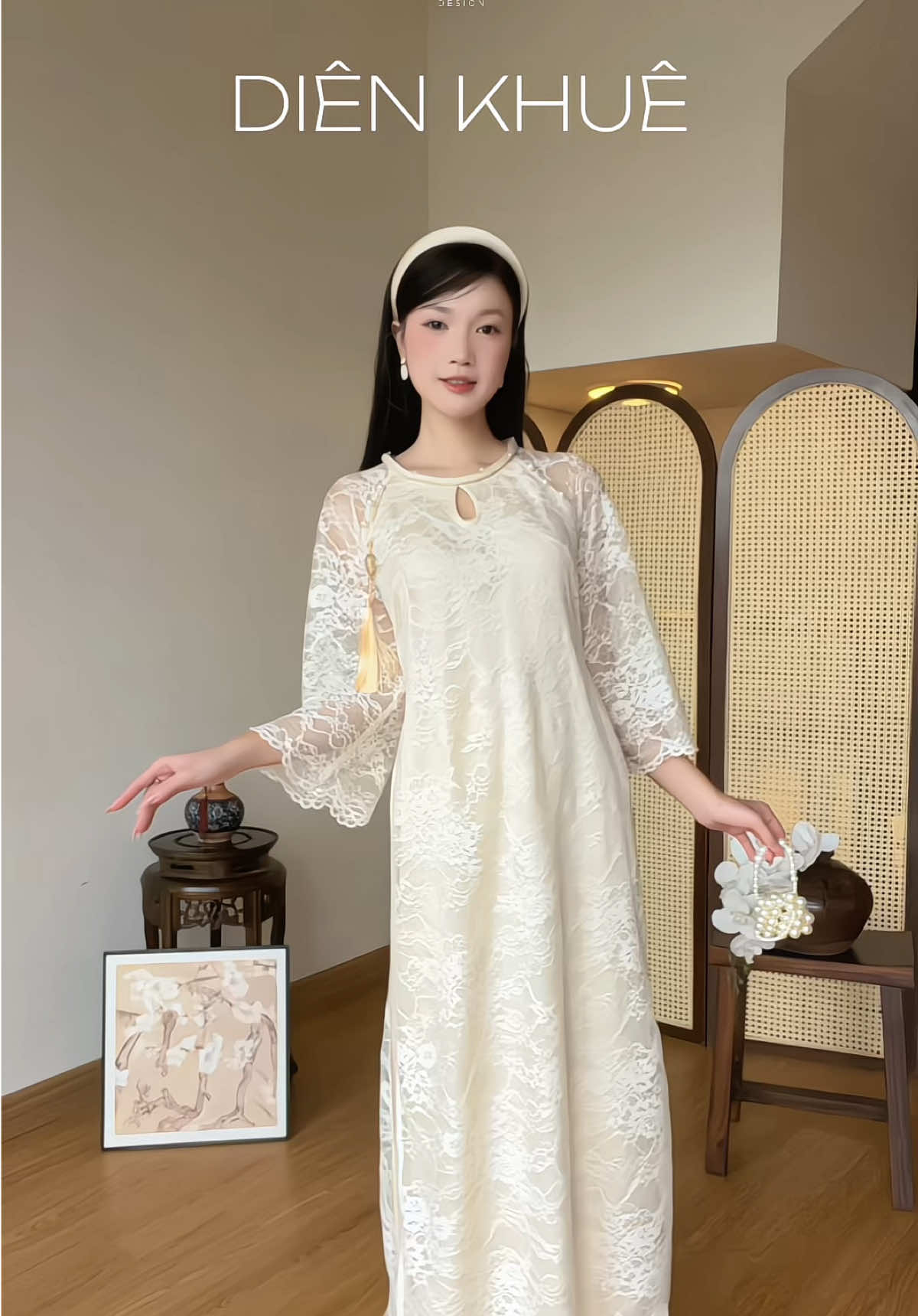 Dáng ngọc trong tà ren, Diên Khuê khẽ kể câu chuyện của người con gái dịu hiền mà sâu sắc. #Dienkhue #sd382 #aodaicollection #aodaithietke 