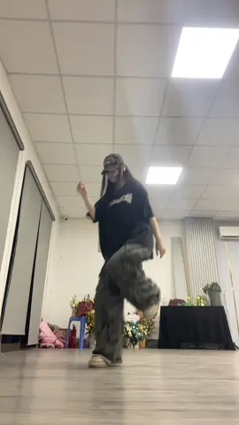 con tim em vẫn luôn muốn yêu như nàyy (dc:@HUCA Dance 🕺🏽+ sửa chút đoạn cuối ạ) #nhảy #dancechallenge #tiktokdancevn #xh #fyp 