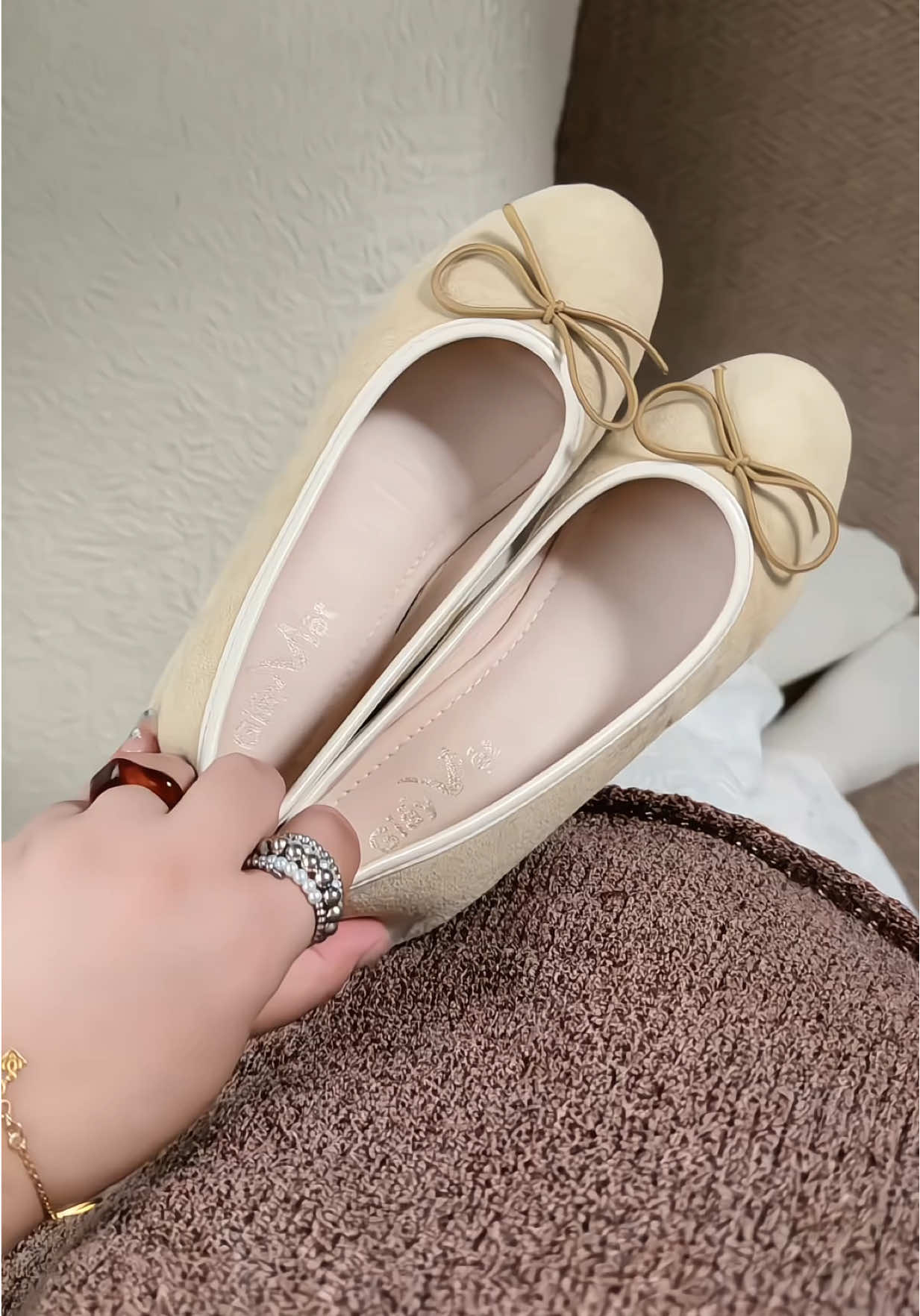Đơn giản mà form xinh lắm#ngohongdiary #giaybupbe #giaydepnu#viral 