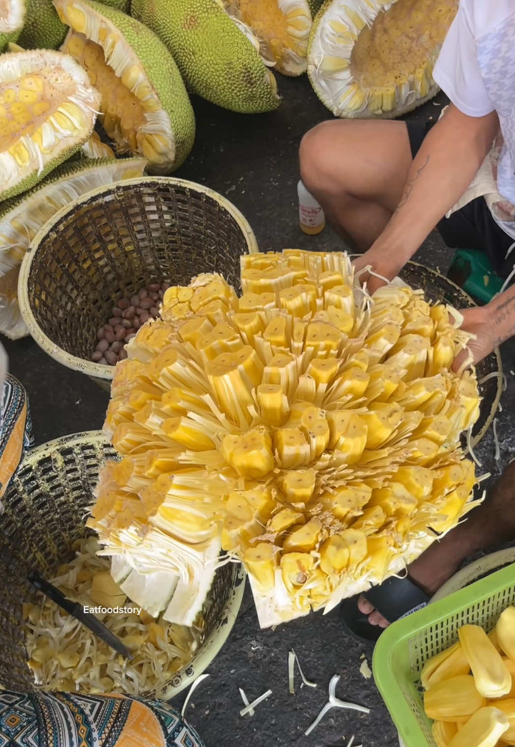 วิธีการปลอกขนุนแบบมืออาชีพ  ที่ตลาดผลไม้ขนาดใหญ่  ตลาดสี่มุมเมือง  #ขนุน 