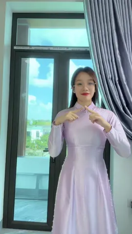 Hay là👉🏻 👈🏻 mình nhắm mắt yêu luôn. Lụa vân  gỗ màu tím cà các nàng nhé #aodaiquynhanh1 #áodaidep #xuhuong 