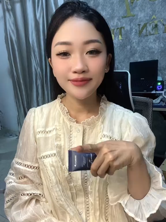 Da tui nhạy cảm nhưng xài e này quá OK luôn ạ nâng tông da dưỡng ẩm da #kemchongnangnangtone #kemchongnangbeskin #kemchongnang