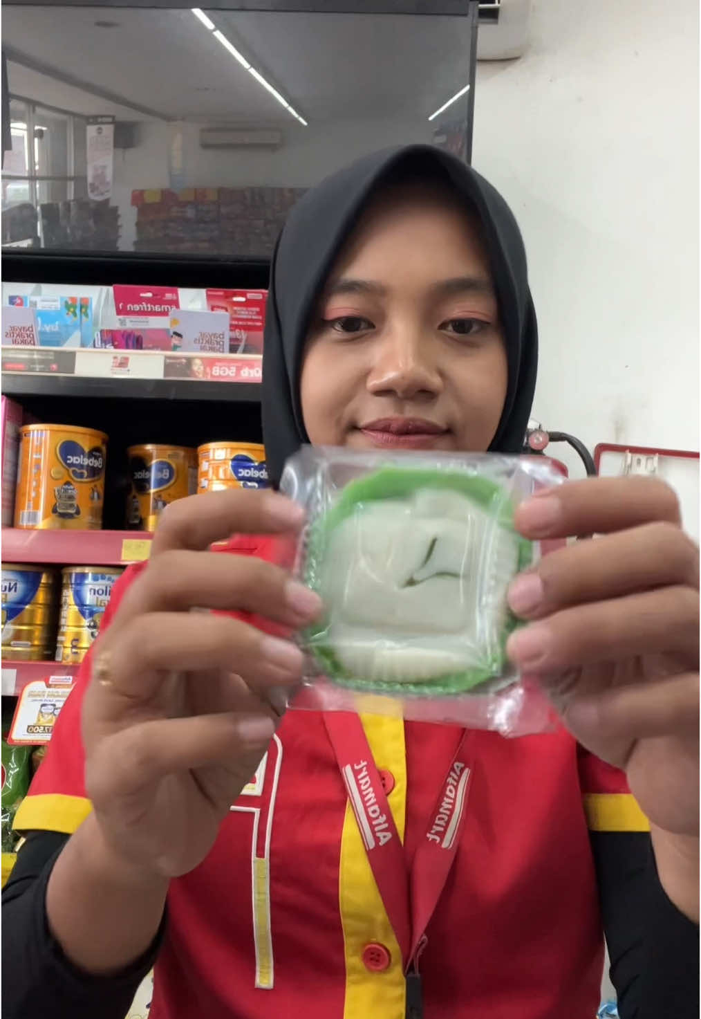 Asmr makan makan dan makan#kasircantik #kasiralfamart #vlogs #asmr #alfamarttiktok 