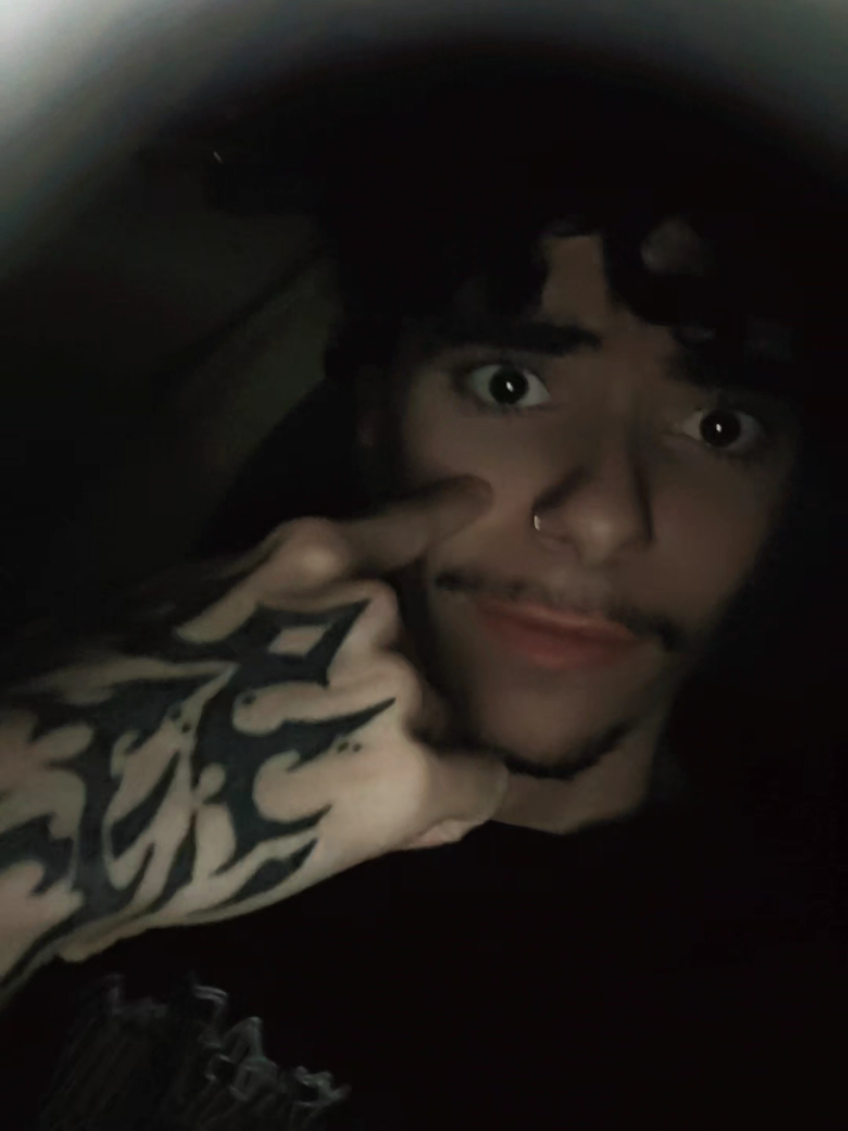 Nan jpense pas, sans doute mon frère jsp #grindr #gay #mlm #tana 