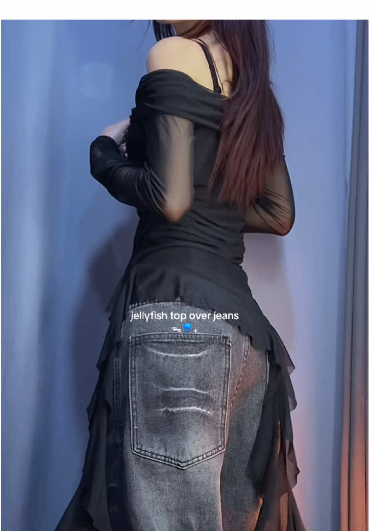 okay hear me out! this top is attractive isn't it!?? — PANTS🔗[@April K.🍓] #jellyfish #OOTD #topsforwomen #jellyfishtop #ruffletop 