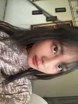 baru keluar rumah 5 menit udah keringetan hello?