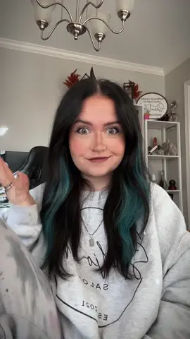 That was just cruel. That legit hurt. The way my face just dropped. #blindreaction #onyxstorm #rebeccayarros #BookTok #fyp 