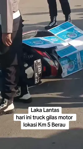 kecelakaan hari ini  km 5 kota Berau depan BANK BNI  #Beritaterkini #fyp #TravelKaltimKaltara #beritaViral