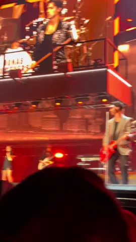 Ok, I’ll stop fangirling now before my husband rolls his eyes! But… @joejonas seriously this was like one of the best minutes of my life! I almost had a heart attack! You’re chronically online… you gotta see this! 😍🫠 #joejonas #jonasbrothers #Nashville #fyp #whatamangottado @Jonas Brothers 