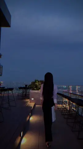Đời nó bạc lắm,bạc tỷ cho người giàu,bạc triệu cho người mai mắn,bạc bẽo cho người nghèo,bạc tình cho người trẻ và bạc nhược cho kẻ tầm thường.. Bạn mai mắn bạn có gia đình bảo bọc.. Tôi tầm thường tôi tự gắng vương lên.