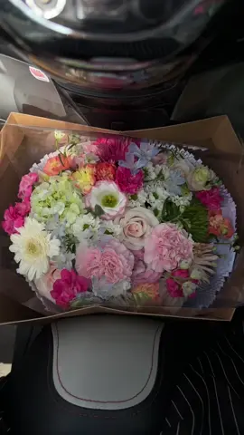 “Vào một ngày bình thường, tặng hoa cho người mình thương.”💕 #xh #longxuyen #fyp #hoatuoilongxuyen #xuhuonggggggggggggggggg 